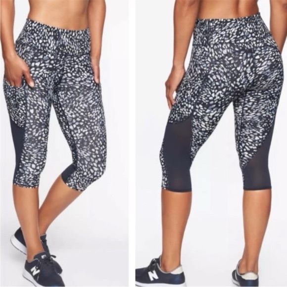 Athleta Lot of 3 size Small Athletic Leggings with phone pockets - Picture 12 of 14